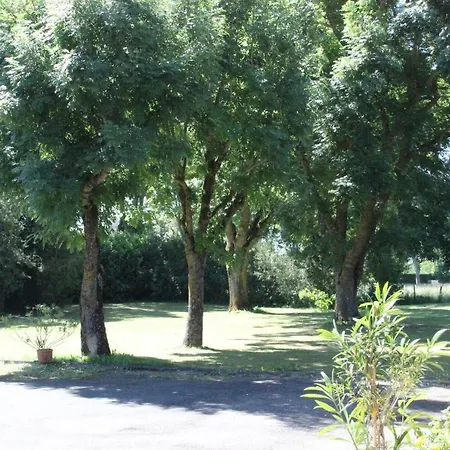 Ferme Aquinaut - Le Paradis ファームステイ Montesquieu-Volvestre